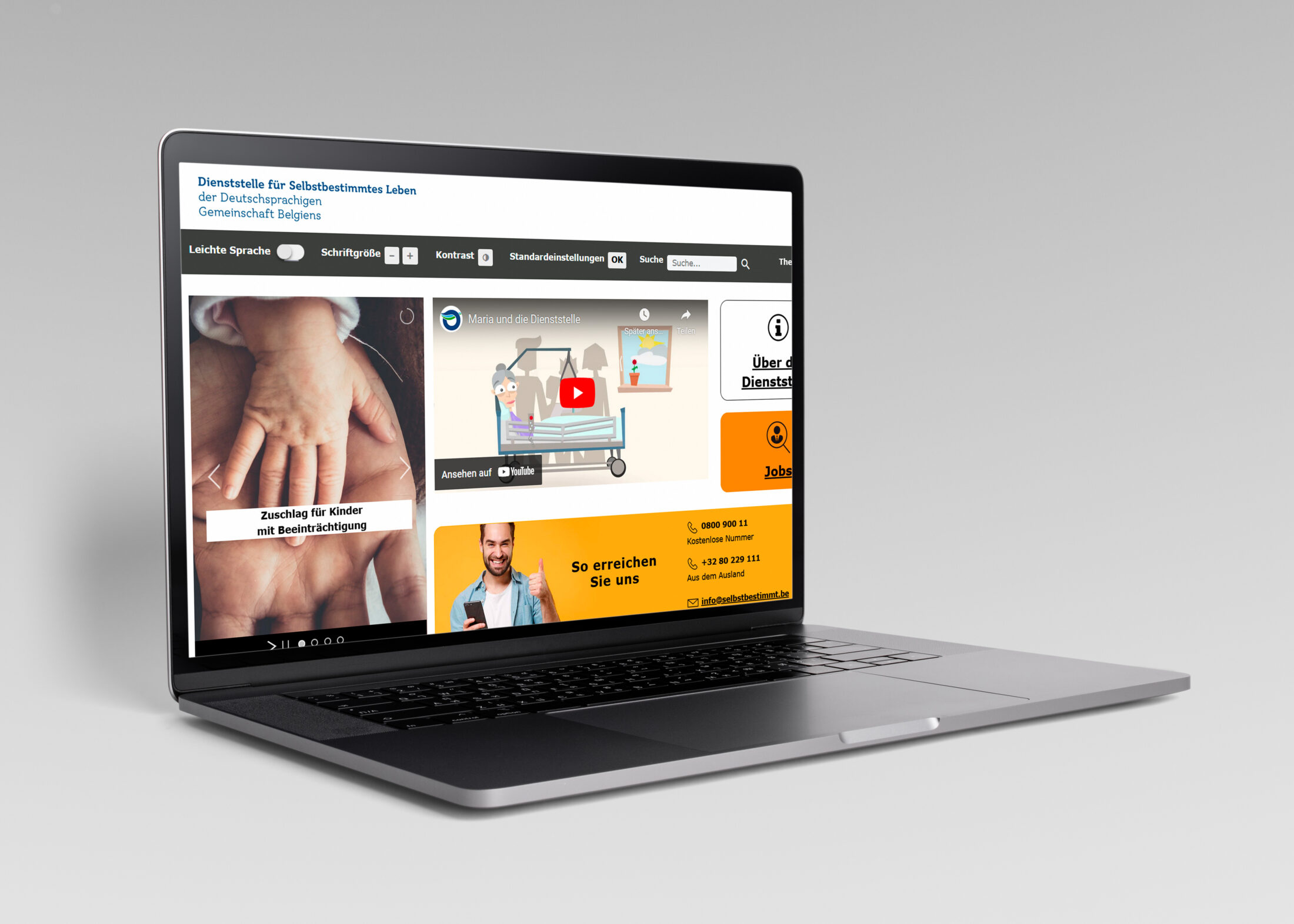 Der Bildschirm eines aufgeklapten Laptops zeigt eine Website der DSL.